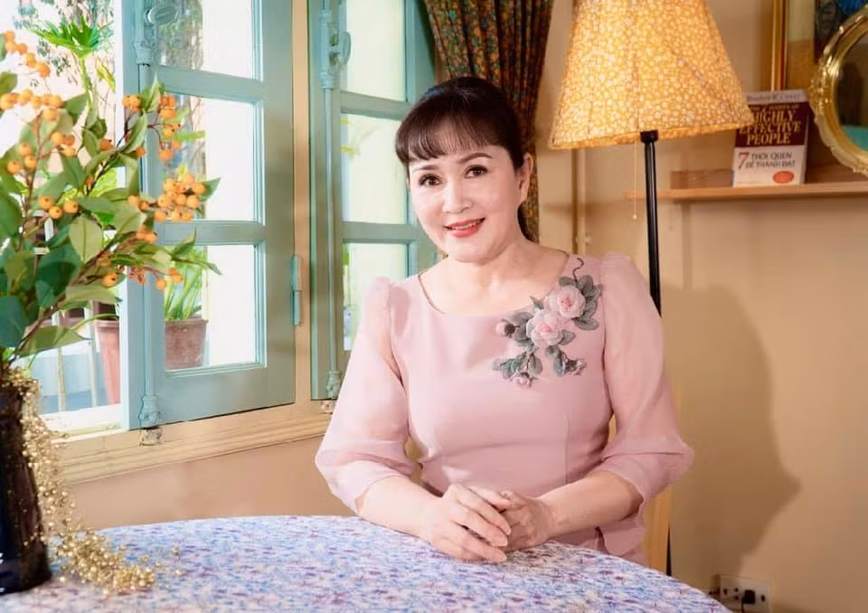 NSND Minh Hoà xinh đẹp mừng tuổi mới.