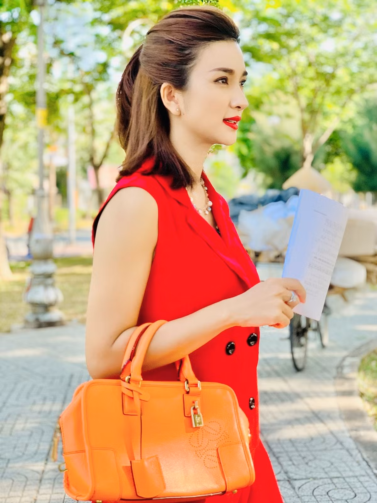 Kim Tuyến xinh đẹp ngày quay phim mới.