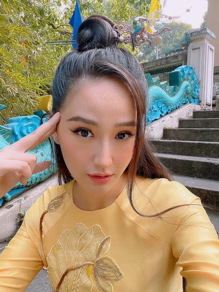 Hoa hậu Mai Phương Thuý khiến khán giả tò mò với tạo hình cổ trang.