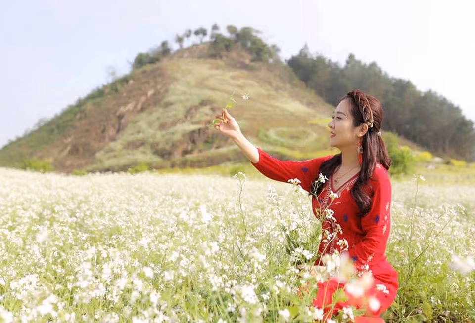 Dù lấy chồng là nghệ sĩ nổi tiếng, đắt show nhất nhì làng Hài miền Bắc nhưng vợ chồng Tự Long lại sống rất bình dị. 