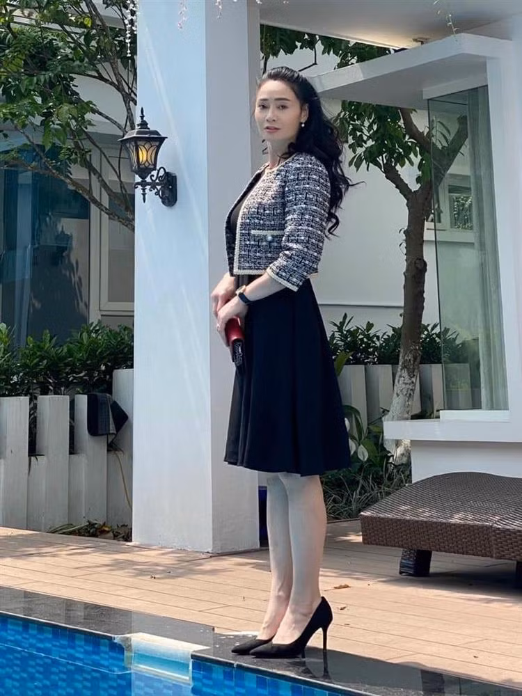 Khi cần, bà Xuân vẫn chọn những bộ đồ nền nã, quý phái được ngay.