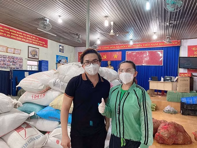 MC Đại Nghĩa và Phi Nhung là hai trong số những nghệ sĩ hoạt động thiện nguyện tích cực trong mùa dịch.