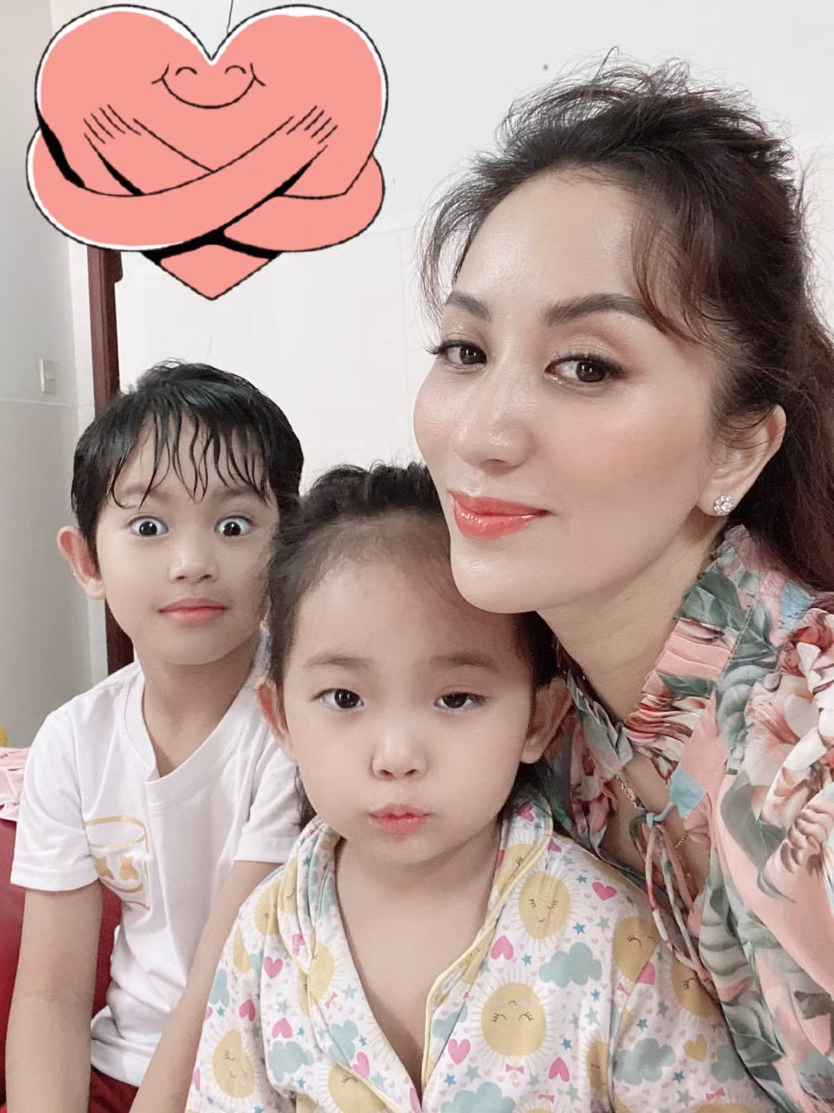 Khánh Thi quan niệm: "Giá trị của hạnh phúc không phải nằm ở việc ai đã làm cho bạn cảm thấy hạnh phúc. Mà là việc bạn đã tạo ra hạnh phúc chân thành cho mình và mọi người hay chưa".