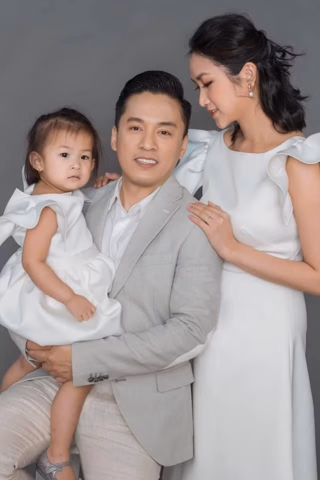 Sao nam Vbiz bi soi gioi tinh: Trai co vo cung khong thoat-Hinh-6