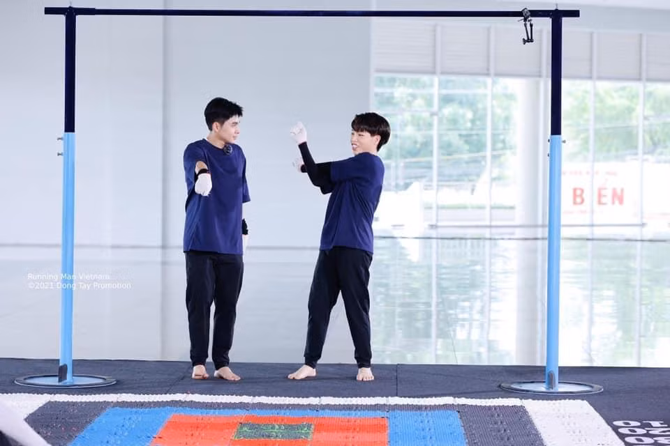 Thậm chí còn có những lời lẽ nặng nề hơn, cảnh báo Đức Phúc "rớt đồ giả" khi tham gia chương trình.