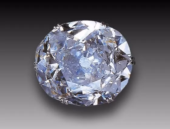  6. Từng là báu vật của Đế chế Mughal. Koh-i-Noor từng được đính trên Ngai Vàng Công Lý của Hoàng đế Mughal Shah Jahan, người xây dựng đền Taj Mahal. Ảnh: Pinterest.