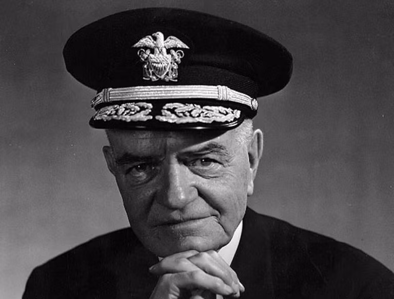  7. William Halsey Jr: Đô đốc Hải quân Hoa Kỳ, chỉ huy Lực lượng Đặc nhiệm số 3 tại Thái Bình Dương, tham gia chiến dịch tại Guadalcanal và trận Vịnh Leyte Gulf - trận hải chiến lớn nhất lịch sử. Ảnh: Pinterest.