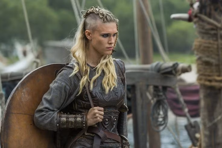  7. Vai trò mạnh mẽ của phụ nữ Viking. Phụ nữ Viking có quyền lợi đáng kể trong xã hội. Họ có thể sở hữu đất đai, ly hôn và tham gia điều hành kinh doanh. Một số thậm chí trở thành chiến binh. Ảnh: Pinterest.