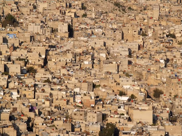 Con đường tơ lụa: Damascus nằm trên một trong các tuyến đường thương mại quan trọng của Con đường tơ lụa, nối liền phương Đông và phương Tây, mang lại sự giàu có và văn hóa đa dạng cho thành phố. Ảnh: Pinterest.