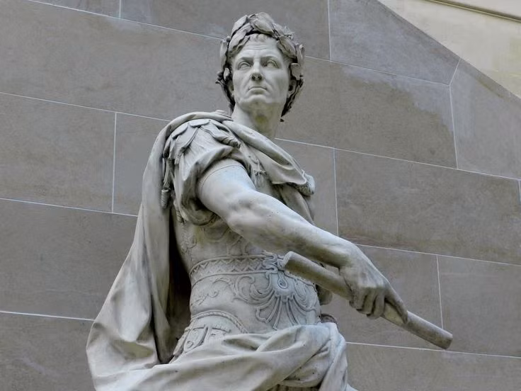  8. Ý nghĩa chính trị. Caesar sử dụng cải cách lịch như một công cụ chính trị, khẳng định quyền lực của mình trong việc tổ chức và điều chỉnh xã hội. Ảnh: Pinterest.