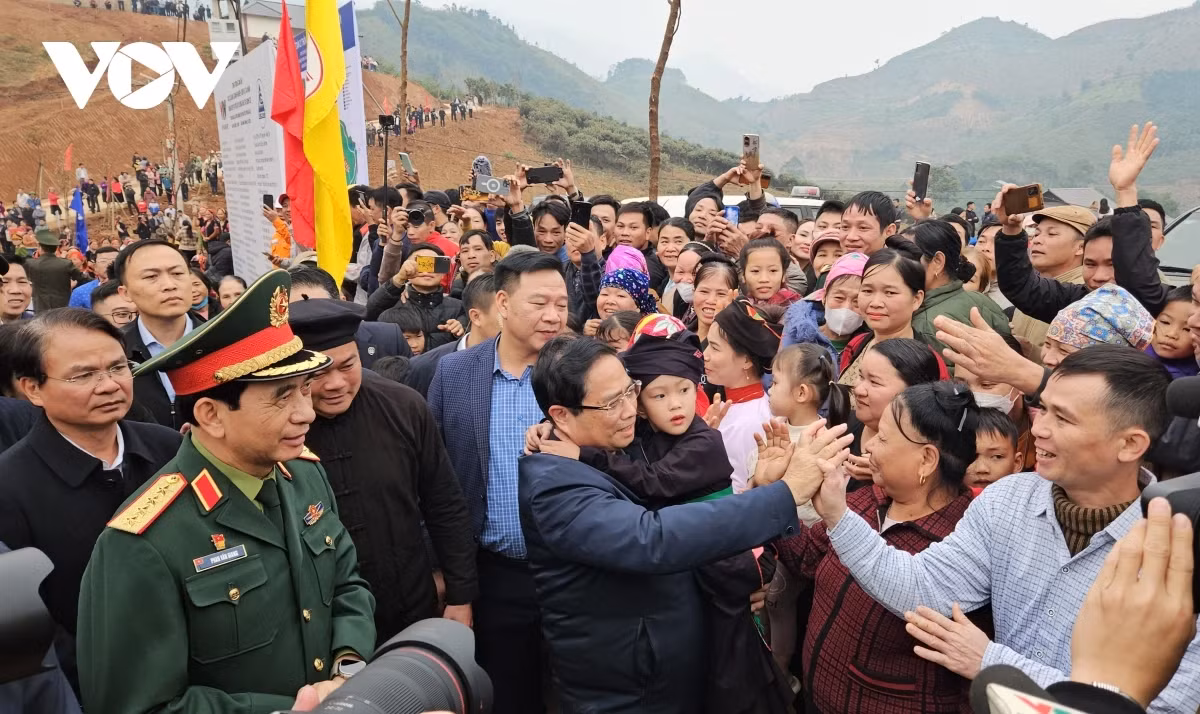 Thủ tướng dự Lễ khánh thành công trình tái thiết khu dân cư Làng Nủ - Hình 2 Thu tuong du Le khanh thanh cong trinh tai thiet khu dan cu Lang Nu-Hinh-2
