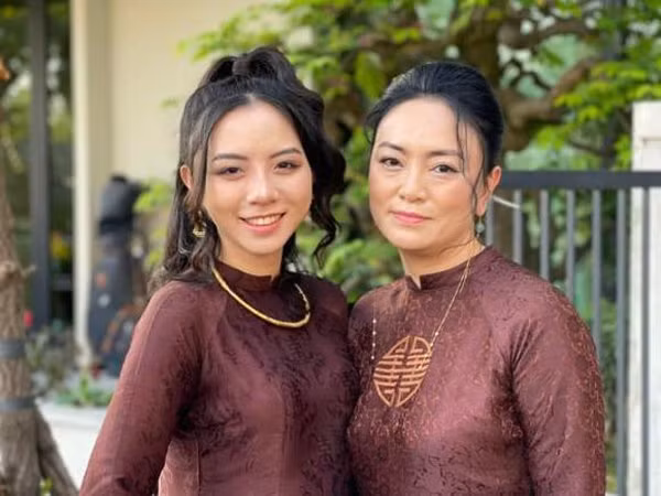 Chính cách ứng xử khéo léo của bà Văn Thùy Dương như vậy nên mối quan hệ mẹ chồng nàng dâu trong gia đình luôn được êm đẹp.
