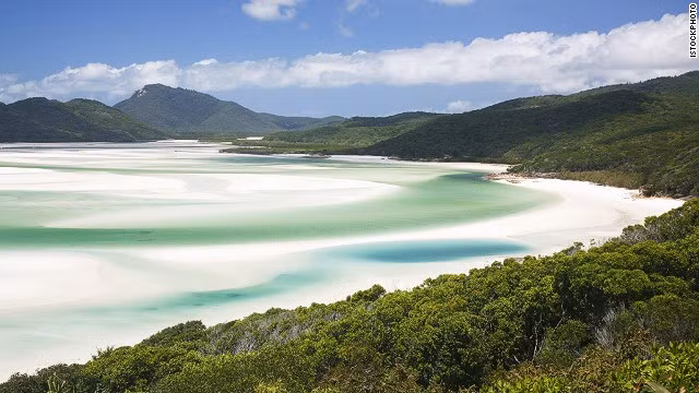 11. Bãi biển Whitehaven, Queensland, Australia là một phần của Vườn quốc gia đảo Whitsunday. Bãi biển này được đánh giá là có môi trường sinh thái trong lành bậc nhất thế giới.