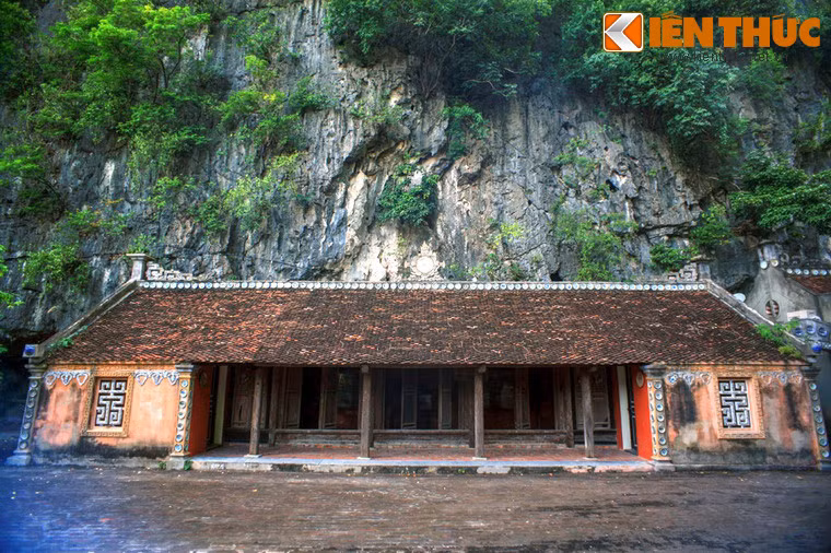 Trên diện tích khoảng 20.000 m², Cổ Viên Lầu trưng bày 22 ngôi nhà cổ mang phong cách đặc trưng của các làng quê đồng bằng Bắc Bộ.