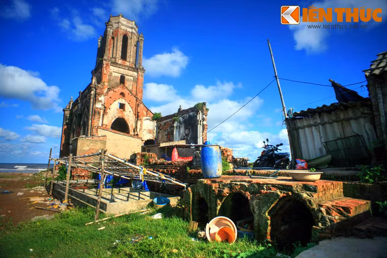 Công trình này vốn là nhà thờ Trái Tim của giáo xứ Xương Điền, được xây dựng năm 1943 theo thiết kế của người Pháp.