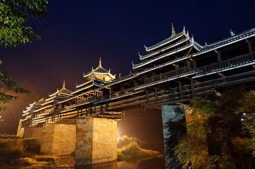 Ngày nay, những cây cầu Phong Vũ trở thành thắng cảnh nối tiếng, thu hút hàng nghìn khách du lịch trong và ngoài Trung Quốc mỗi mùa hè.