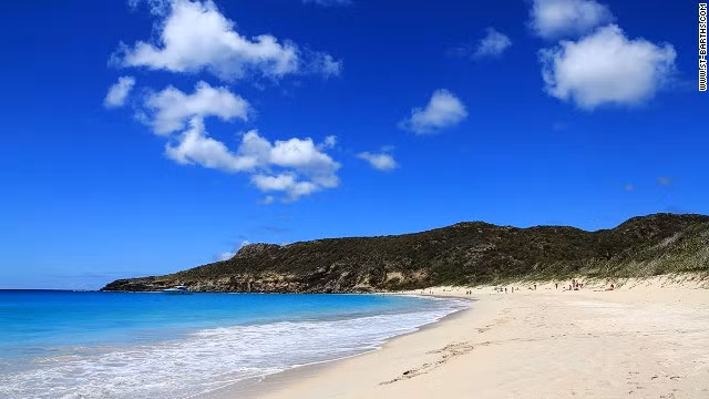 5. Biển Anse de Grande Saline của quần đảo St. Barths thuộc Pháp ở Bắc Mỹ là nơi thu hút đông đảo những người thích tắm "nude" do khung cảnh tuyệt đẹp và sự hoang vắng ở nơi đây.