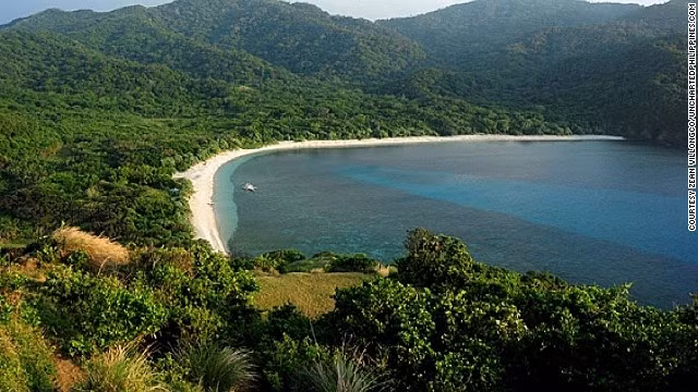 10. Vùng biển thuộc đảo Palaui của Philippines nổi bật với vẻ hoang sơ của những bãi cát vắng vẻ nằm bên rừng rậm và những ngọn núi lửa đã tắt.