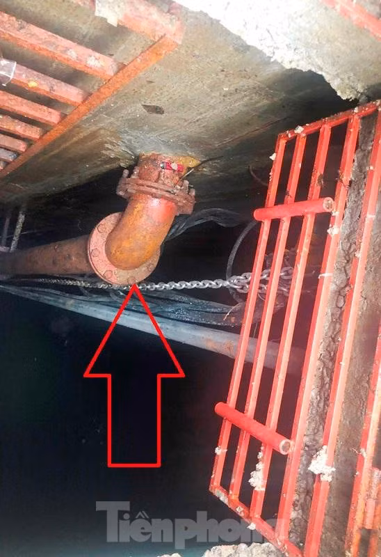 Nguyên lý hoạt động của hầm: Khi nước mưa được thu từ các hố ga trên đường chảy vào đường ống D800 xuống hầm, khi hầm đầy nước và trời hết mưa, 3 trạm bơm đặt chìm công suất 250 m3/h sẽ hoạt động, bơm nước lên đường ống sắt (mũi tên) đẩy ra ngoài.