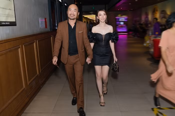 Tien Luat nam tay Thu Trang khong roi o su kien-Hinh-3
