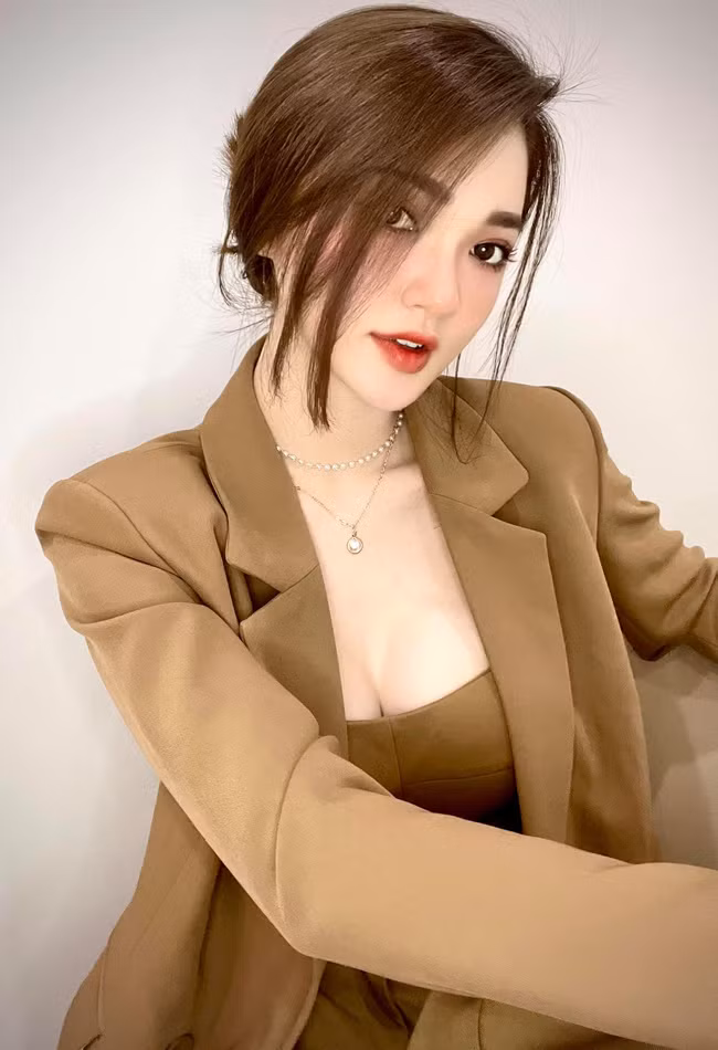 Trên trang cá nhân, cô nàng hiếm khi chia sẻ về công việc.