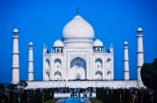 Hoàng đế Shah Jaha và hoàng hậu Mumtaz Mahal đã viết nên chuyện tình đẹp trong suốt 19 năm chung sống. 