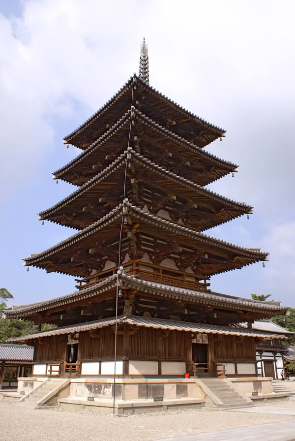 Mặc dù trải qua những trận động đất kinh hoàng nhưng ngôi chùa cổ Horyu-Ji vẫn đứng sừng sững và còn nguyên giá trị.