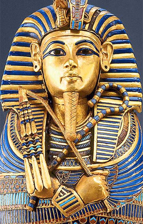 Pharaoh đội vương miện có hình ảnh nữ thần rắn và chỉ có những vị vua Ai Cập mới sử dụng biểu tượng này. Theo truyền thuyết, nữ thần rắn sẽ bảo vệ pharaoh Ai Cập bằng cách phun lửa vào kẻ thù.