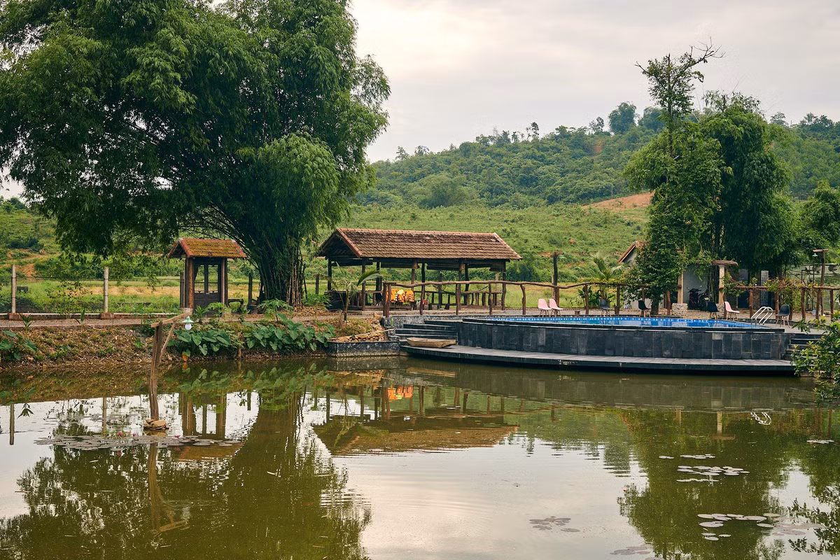 Khu nha go dung noi that tai che cua cap vo chong o Hoa Binh-Hinh-20