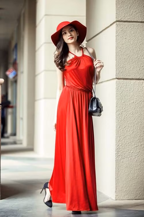 Hoa hậu Trúc Diễm. Để luyện tập cơ thể, Diễm đã tập luyện hết mình dưới sự hướng dẫn của huấn luyện viên. Diễm tập từ 4 tới 5 buổi mỗi tuần. Chế độ ăn của Diễm thay đổi khá nhiều so với trước, không ăn tinh bột, không ăn thức ăn nêm nhiều gia vị. Những đồ ăn chính trong thời gian này là lòng trắng trứng, salad, ức gà luộc, thịt nạc... với mục tiêu giảm mỡ và tăng cơ.