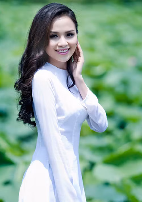 Hoa hậu Diễm Hương. Trước khi thi Hoa hậu thế giới người Việt, Diễm Hương chia sẻ cô không áp dụng chế độ ăn hay có kế hoạch rõ ràng. Cho tới cuộc thi Hoa hậu Trái đất, hay gần nhất là Hoa hậu Hoàn vũ, Diễm Hương mới áp dụng chế độ ăn không có muối và gia vị trong gần 2 tháng.