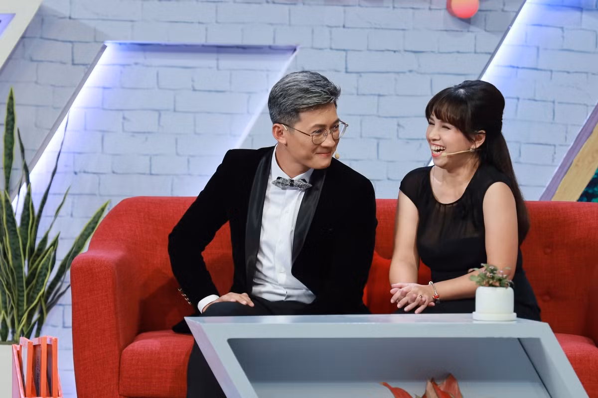 Thuy Hanh bo quen chong o san bay-Hinh-2