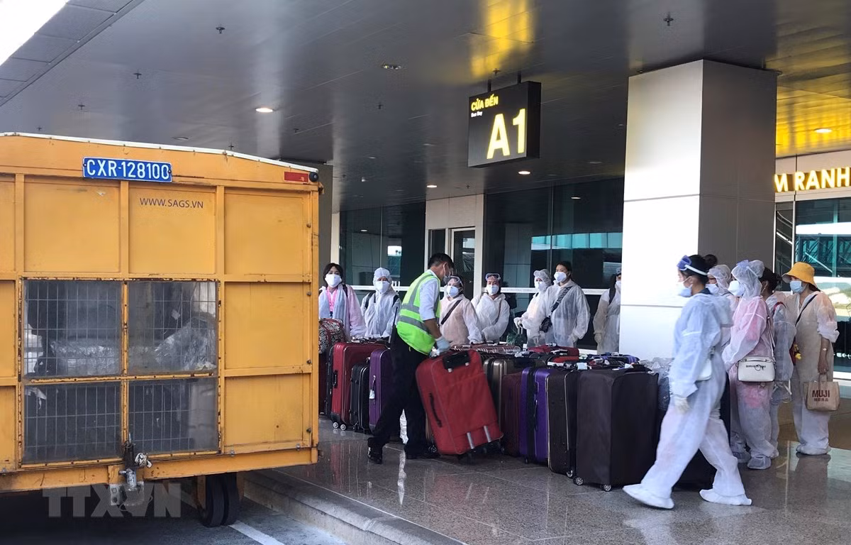 Dịch COVID-19: Việt Nam có thêm 2 ca mắc mới, đã được cách ly ngay Dich COVID-19: Viet Nam co them 2 ca mac moi, da duoc cach ly ngay