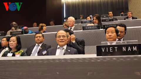 Chủ tịch Quốc hội Nguyễn Sinh Hùng dự Đại hội đồng Liên minh nghị viện thế giới 130 tại Geneva, Thụy Sĩ.