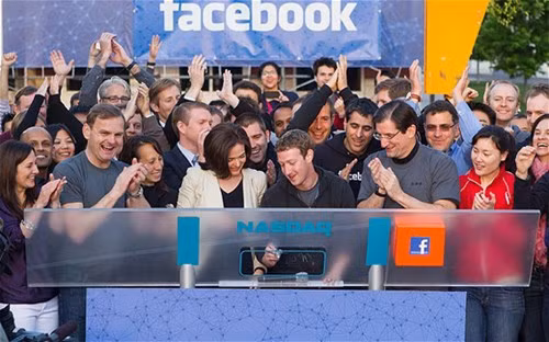  Thất bại của Facebook IPO. Ngày nay mọi người đều có một tài khoản trên Facebook. Facebook ra mắt cổ phiếu của mình trên thị trường vào tháng 5/2012. Cùng với sự nổi tiếng của mình nhưng thay vì tăng, giá cổ phiếu của Facebook đã giảm xuống mức thấp kỷ lục.