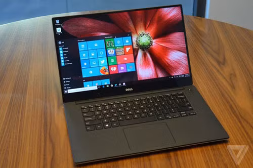 Màn hình của XPS 15 hấp dẫn không chỉ bởi gần như không có viền màn hình, mà còn bởi nó có độ nét cực cao với độ phân giải 4K. Dell cũng chú trọng nâng cấp cho gam màu màn hình để đáp ứng được 100% bảng màu Adobe RGB. Kết quả là màu sắc hiển thị rất chính xác và góc nhìn màn hình cũng rất tốt.