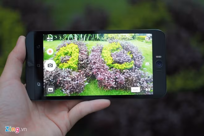 Trải nghiệm thực tế cho thấy, hình ảnh chụp bằng camera trước cho độ chi tiết cao, hình ảnh sắc nét, trong điều kiện thiế sáng, máy vẫn bắt nét rất nhanh, ảnh sáng và màu sắc rực rỡ.
