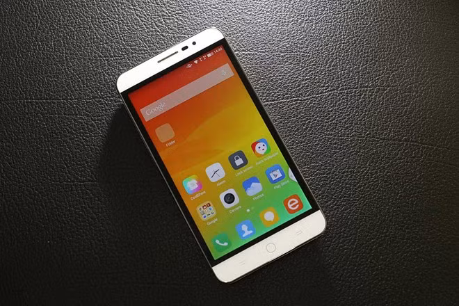  Coolpad Sky (giá tham khảo: 3,9 triệu).Sky là điện thoại rẻ nhất trong bộ 3 sản phẩm sắp có mặt tại Việt Nam của Coolpad. Ưu điểm của model này là thiết kế, màn hình lớn và hỗ trợ kết nối 4G LTE. Coolpad Sky sử dụng màn hình IPS 5,5 inch, độ phân giải qHD, công nghệ Full Lamination. Máy chạy hệ điều hành Android 4.4 trên nền tảng chip xử lý Qualcomm Snapdragon 410, RAM 1GB, pin 2.500 mAh.