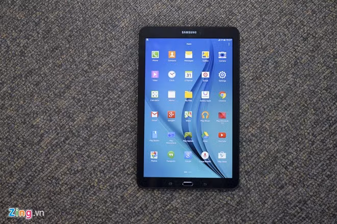 Samsung vừa trình làng dòng máy tính bảng Galaxy Tab E tại Việt Nam. Đây là model đầu tiên trong thuộc E-series, dòng máy tính bảng mới bên cạnh các sản phẩm S, A. Máy nhắm vào nhóm trung với cấu hình khá, hướng đến các tính năng giải trí, làm việc.