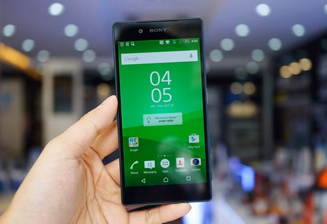 Theo Sony, màu xanh của Xperia Z5 được gọi là phiên bản "dành cho Bond" vì xuất hiện trong phim về điệp viên 007 sắp công chiếu.