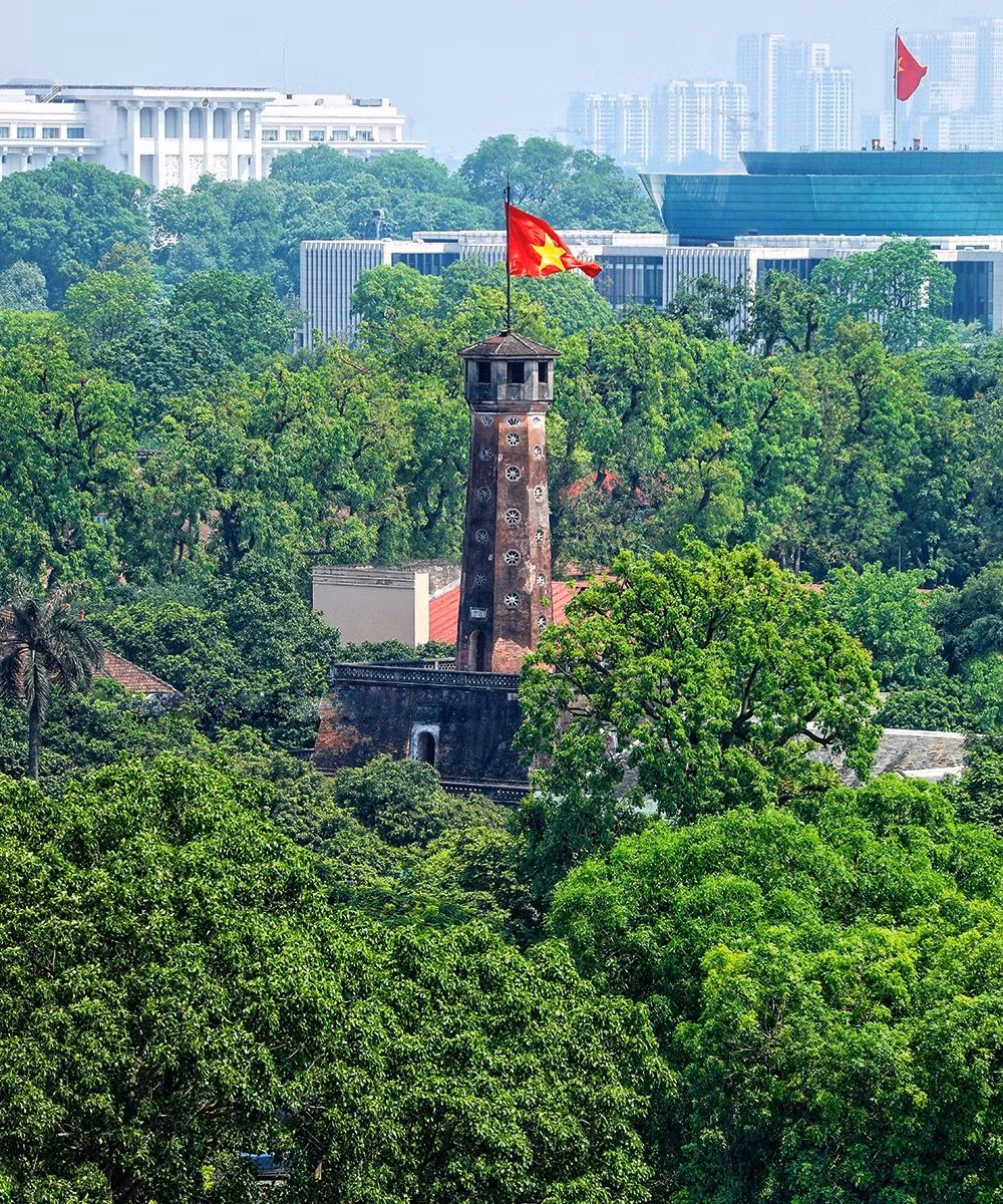 Cột cờ Hà Nội, hay Kỳ đài, là một trong những công trình còn nguyên vẹn và hoành tráng nhất thuộc Khu trung tâm Hoàng thành Thăng Long - Hà Nội, Di sản Văn hóa Thế giới được UNESCO công nhận năm 2010. Ảnh: Vũ Minh Quân.