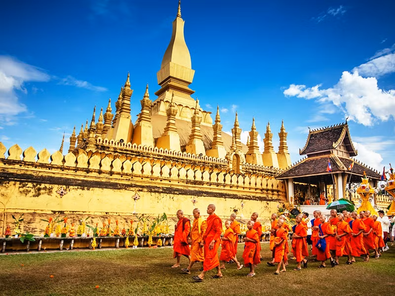  Trần Nhật Duật hiểu biết rất nhiều thứ tiếng và phong tục tập quán của các nước trong khu vực, đến mức sứ thần nhà Nguyên khẳng định ông là người Hán. Vua Trần thì cho rằng “ông là hiện thân của giống Phiên, Man (các dân tộc trong khu vực). 