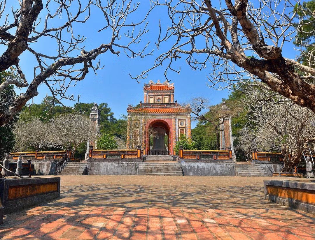 Năm 2015, bia Khiêm Cung Ký được công nhận bảo vật quốc gia. Theo tư liệu của Bảo tàng Cổ vật Cung đình Huế, xét cả về nghệ thuật tạo hình, trang trí mỹ thuật lẫn nội dung bi ký, bia Khiêm Cung Ký được đánh giá độc đáo bậc nhất trong các bia đá cùng loại ở Việt Nam. Ảnh: Vs_annd.