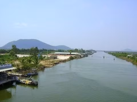 Trong thời gian làm trấn thủ Vĩnh Thanh, Thoại Ngọc Hầu tổ chức và lãnh đạo nhân dân đào, nối kênh Vĩnh Tế, dài tới hơn 87 km, góp phần dẫn nước, phát triển nông nghiệp ở vùng Đồng bằng sông Cửu Long.