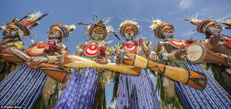 Hàng nghìn người sẽ chứng kiến những điệu ca vũ của hơn 100 bộ tộc ở Papua New Guinea.