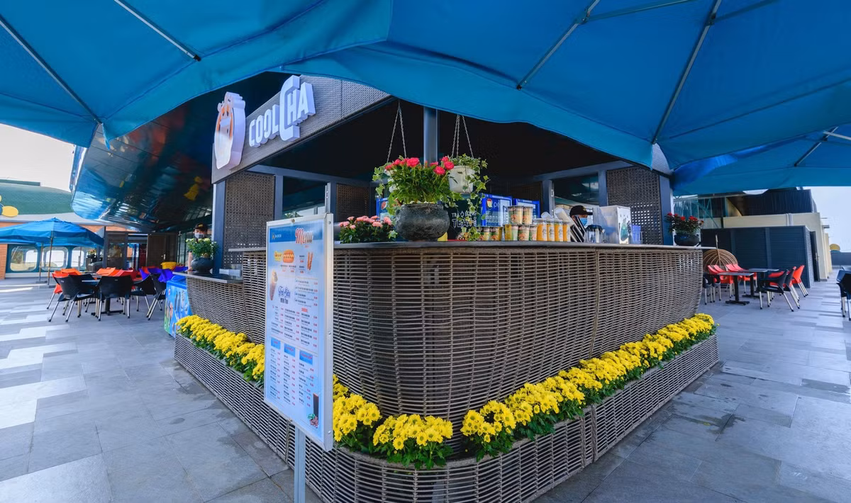 Trong quá trình du khách khám phá núi Bà Đen, quán cà phê trên đỉnh núi cùng nhà hàng buffet Vân Sơn mới đi vào hoạt động hứa hẹn mang đến trải nghiệm ẩm thực trọn vẹn.