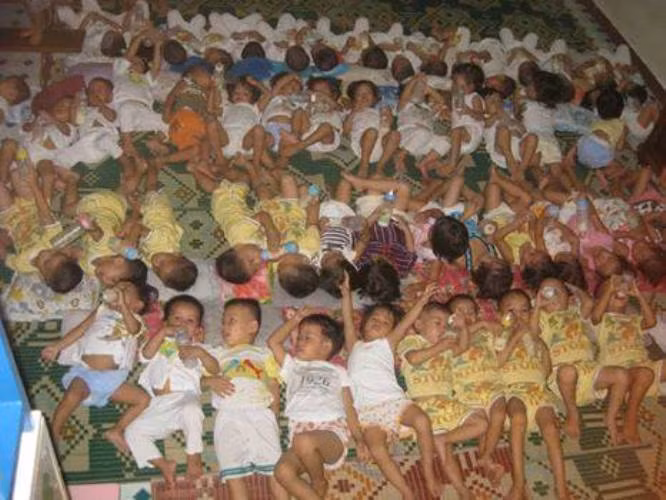 Hàng trăm đứa trẻ bị bỏ rơi đang được nuôi dưỡng tại TT Nhân đạo Quê Hương.