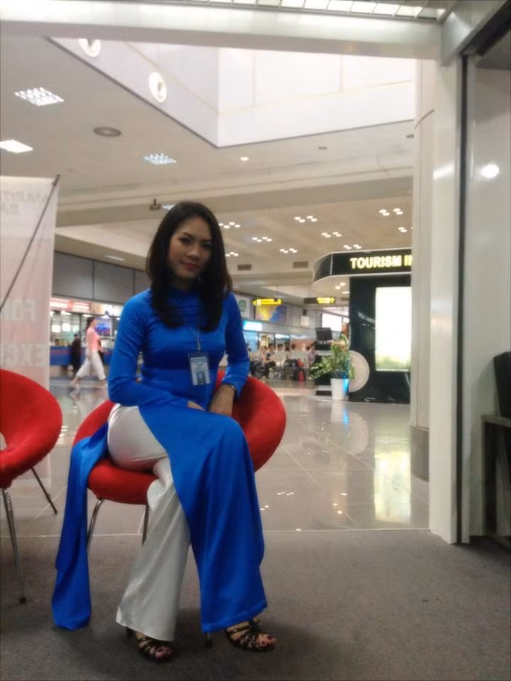Hin Phuong, nữ tiếp viên hàng không xinh đẹp ở Hà Nội phút chốc trở thành cô gái được rất nhiều người biết đến.