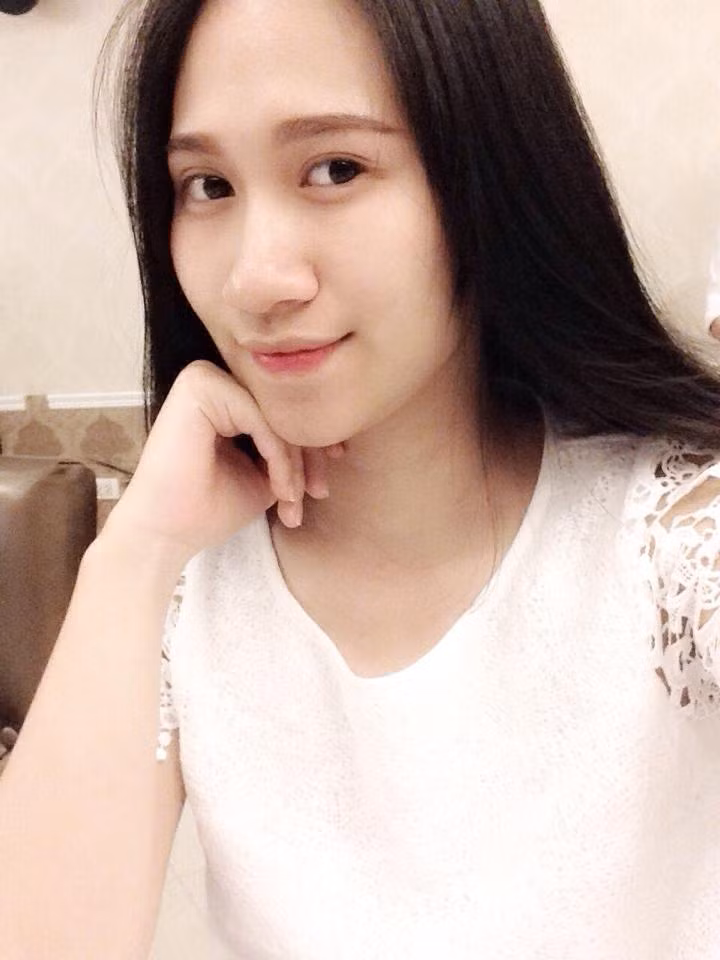 Ngoài những ý kiến khen ngợi ngoại hình cũng như vẻ hài hước khi chụp ảnh Beckham của K.L thì cô gái này cũng phải nhận khá nhiều chỉ trích vì hành động lái xe nguy hiểm của mình.