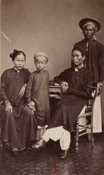 Gia đình lãnh binh Tân.